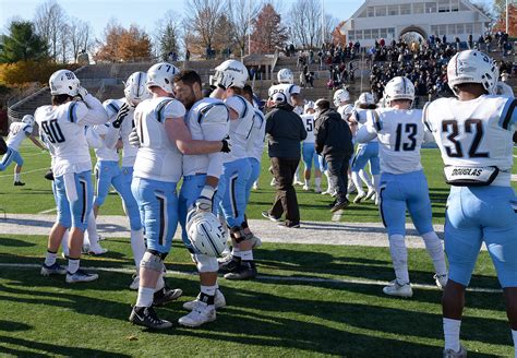 university of new england football division